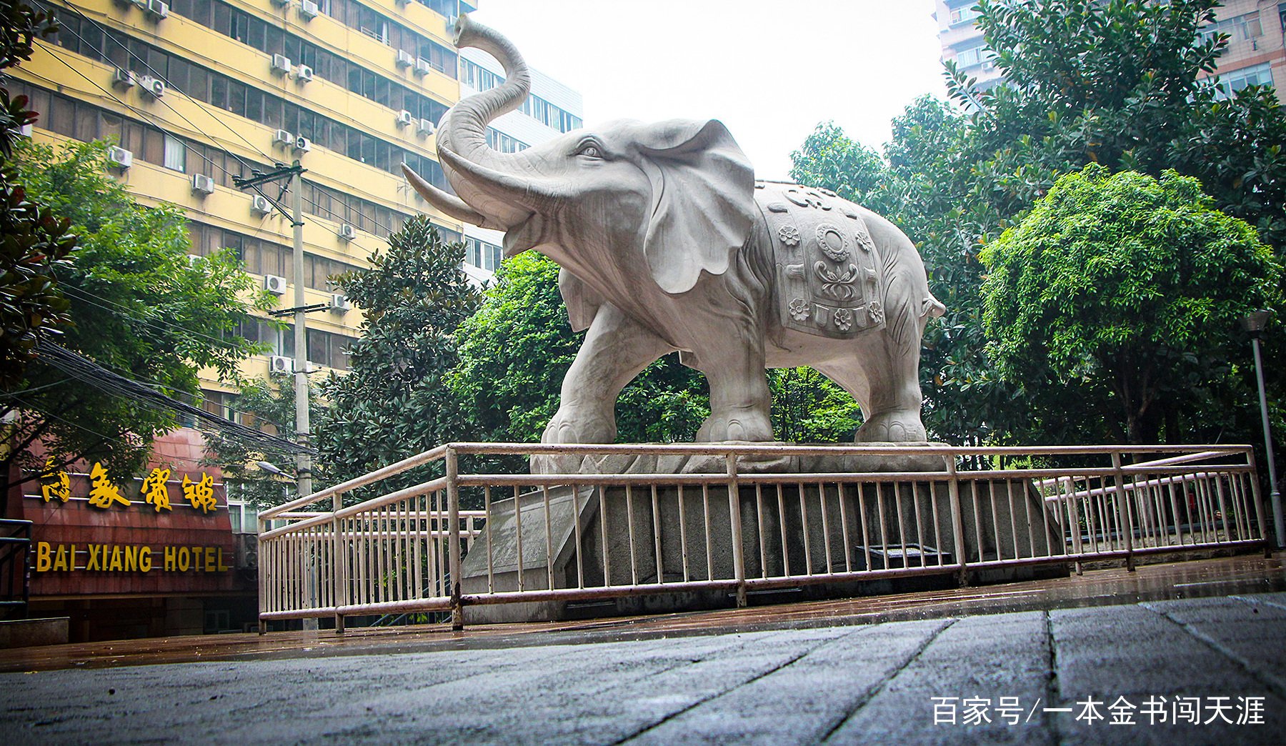 古代宫殿大门前成对的石狮，一般都是什么？