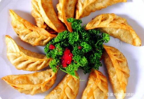 煎饺是要生煎还是煮熟了再煎好吃？