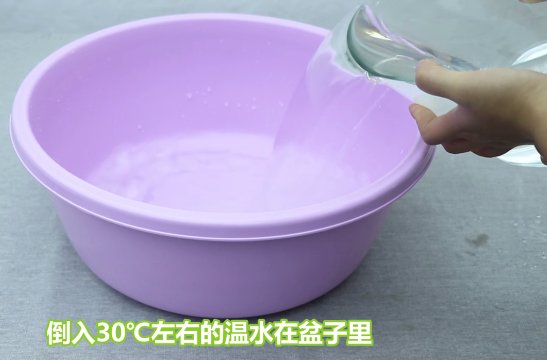 含80%羊毛的大衣可以水洗吗？