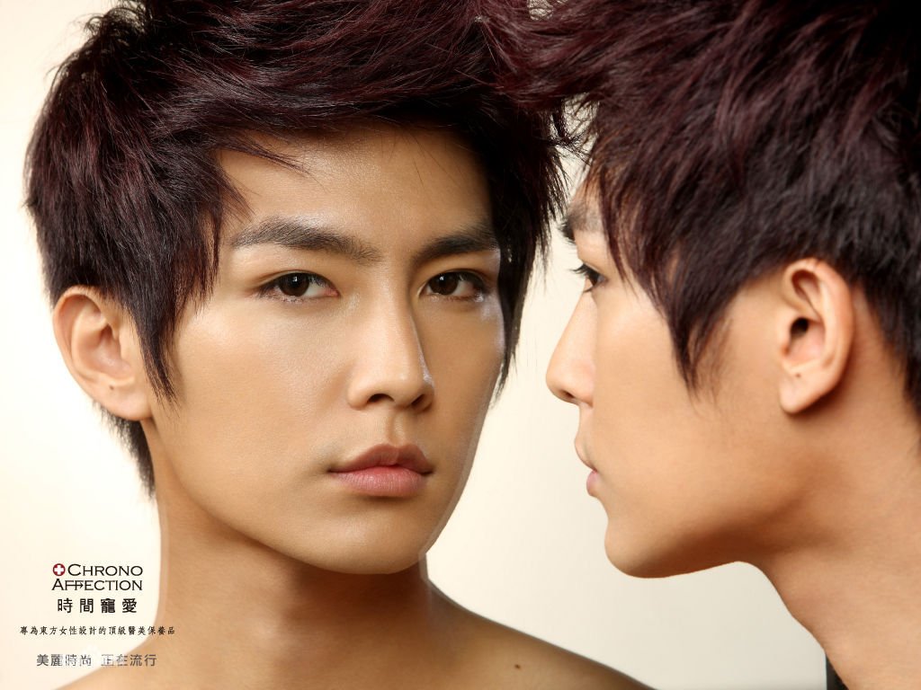 炎亚纶高清图片