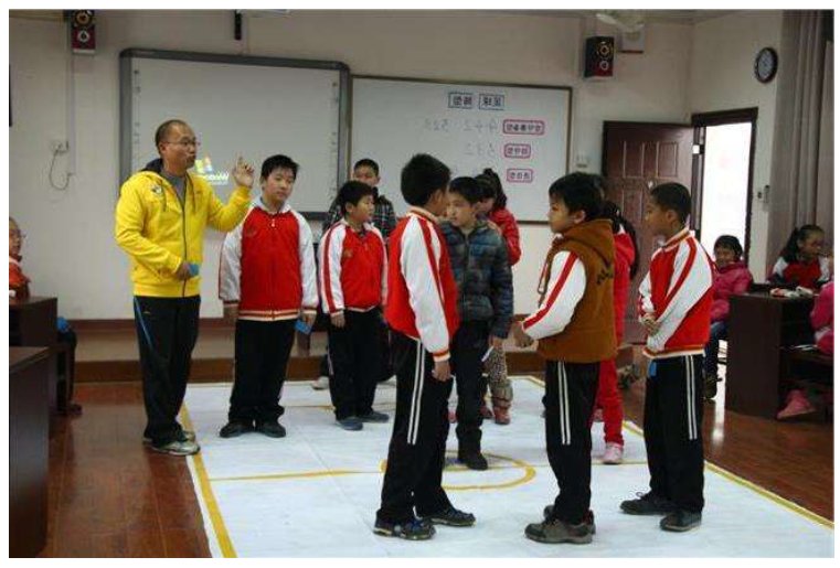 家长会小游戏 课堂上适合与家长和小朋友一起玩的热身运动。