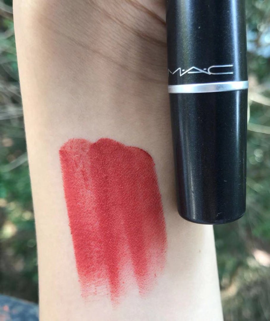 皮肤黄的人适合什么颜色的口红