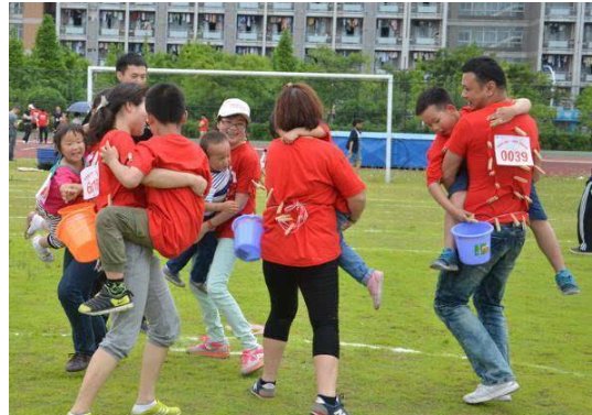 家长会小游戏 课堂上适合与家长和小朋友一起玩的热身运动。