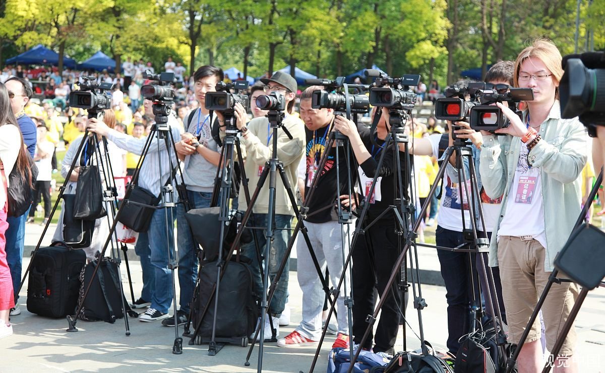 为何将11月8日设为“记者节”？