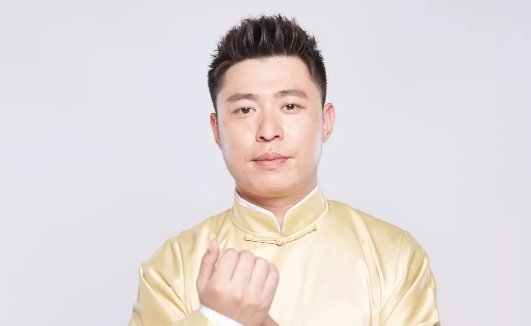 德云社的李鹤东是一个传奇人物，为什么大家都喜欢叫他“社会东”？