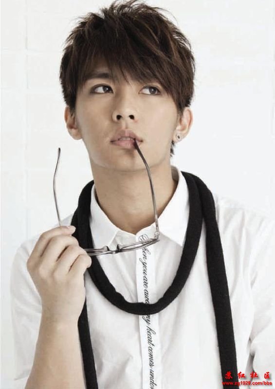 炎亚纶高清图片