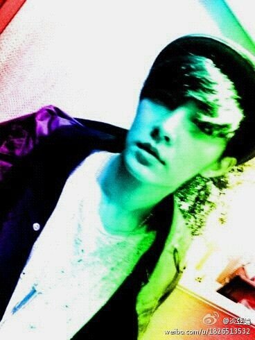 炎亚纶高清图片