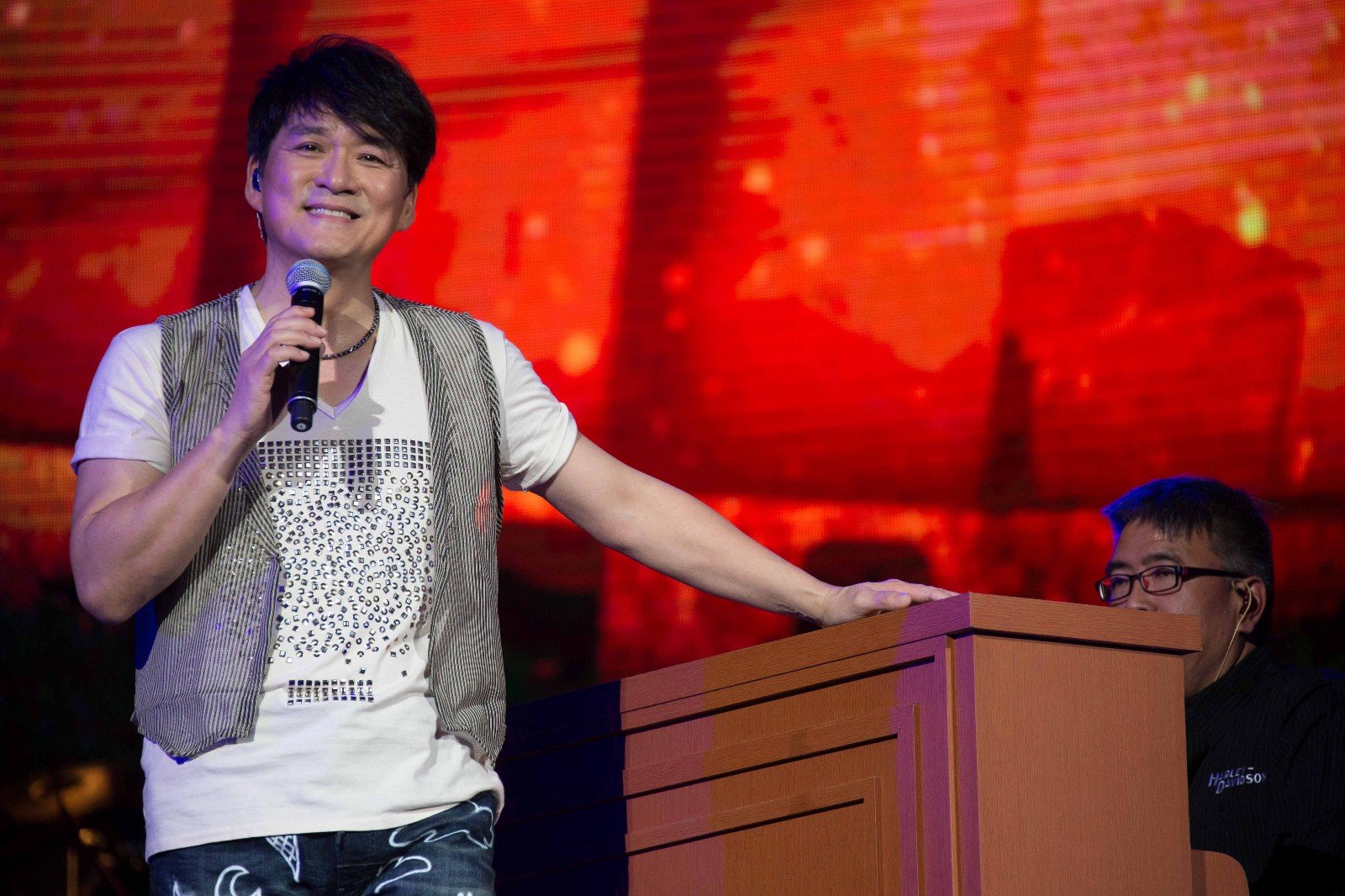 请问：爱是一生一世一次一次的轮回！是什么歌曲里的歌词？