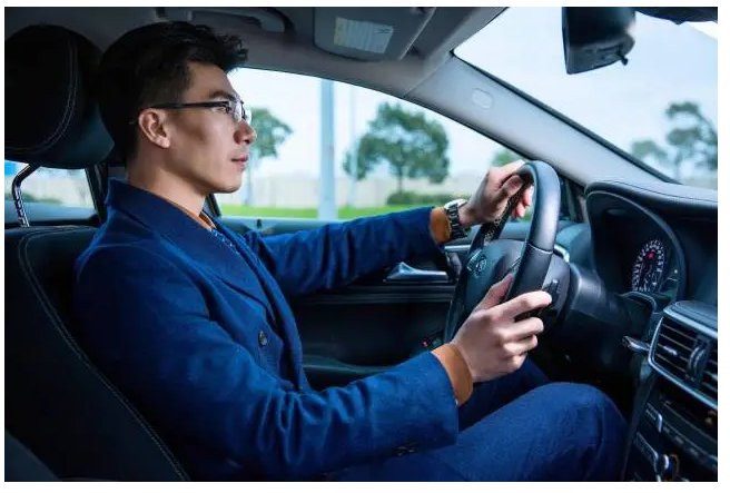 小说中描写开车的段落