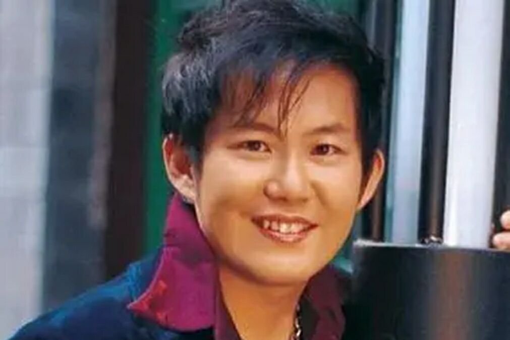 知名歌手熊天平罕露面，街头晨练被指胖到认不出，他现在怎么变这样了？