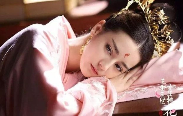 三生三世十里桃花里，三生石上写白凤九的姻缘是谁？