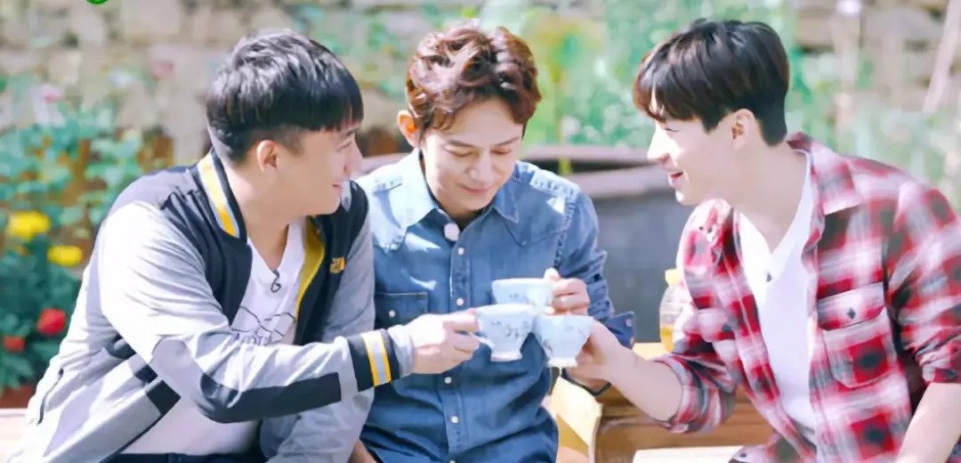 《向往的生活》节目组通告，暂停播出，为什么多部综艺都停播了？