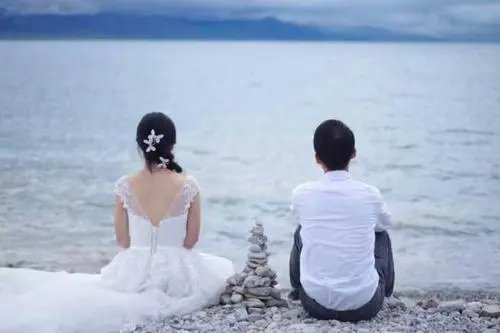 等了九个月的婚礼视频居然全是背影,这是怎么回事?