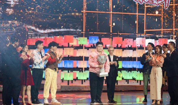 朱辉宇靠“蒙”夺了脑王，你觉得这令人尴尬吗？