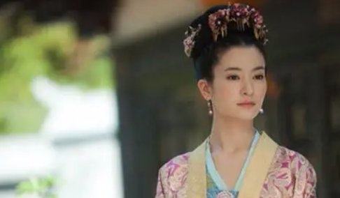 王平与香兰是什么小说的主角？