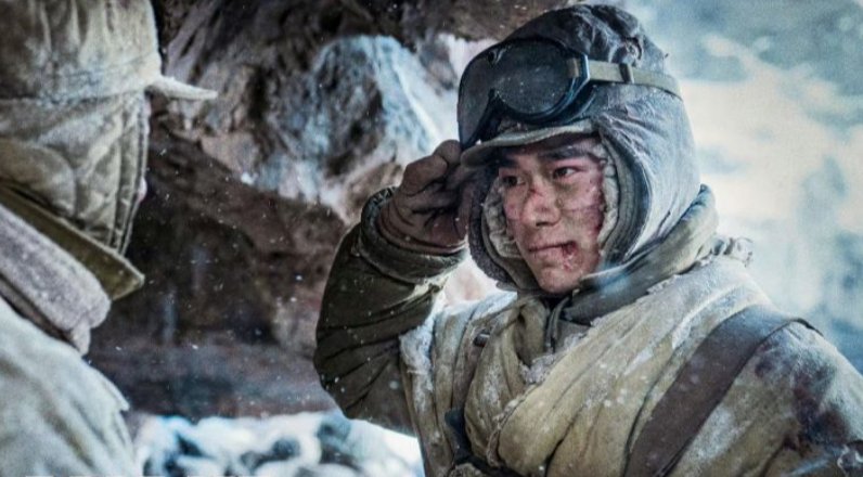 《长津湖》片中多次出场的红围巾，寓意令人泪目，什么原因呢？