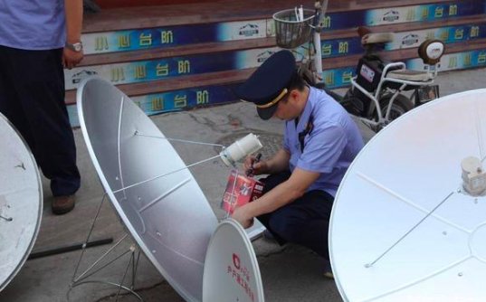 卫星铁锅的口大多是朝哪个方向