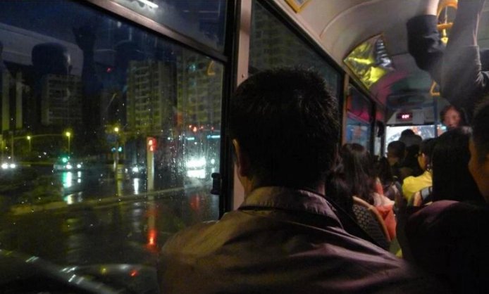 妈妈对我说:“我今天晚上要八点才能回来。”（改为转述句）