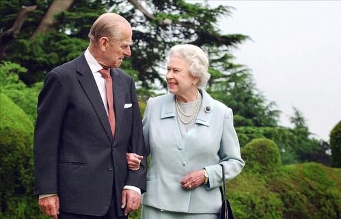 查尔斯:一直惧怕女王去世这刻到来,母亲在他生命中是怎样的存在?