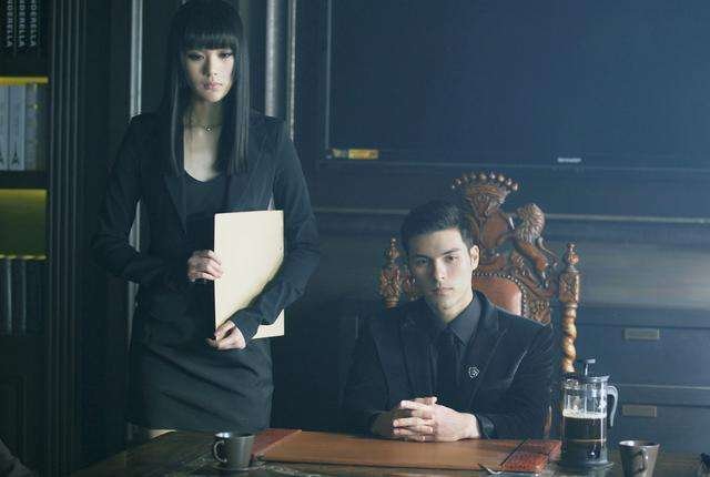 小时代4kitty的手为什么是烧焦的?