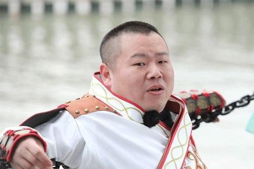 关于岳云鹏没送父亲最后一程自嘲畜生这件事,你有何看法?