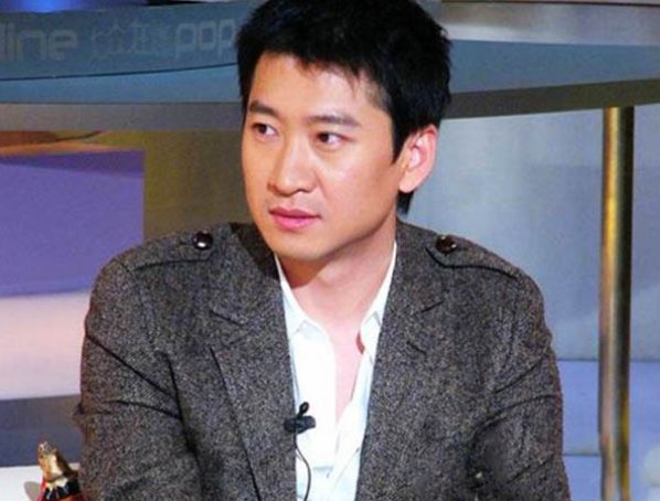 电影男演员周杰的妈妈是那个？