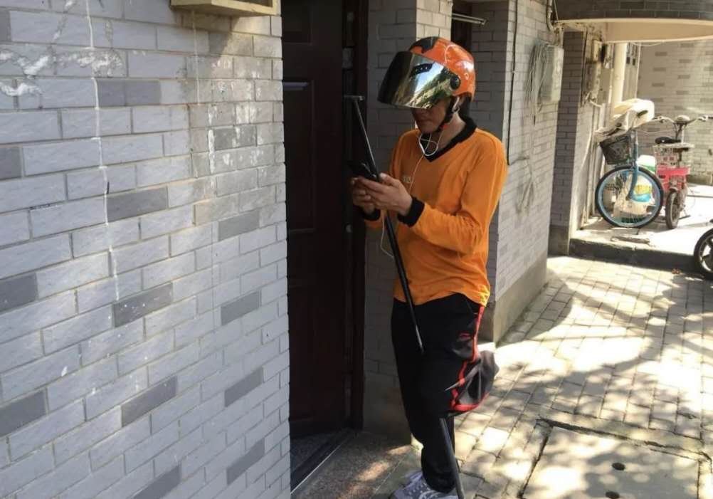 高校外卖堆积，外卖员称月入两三万这是真的吗？