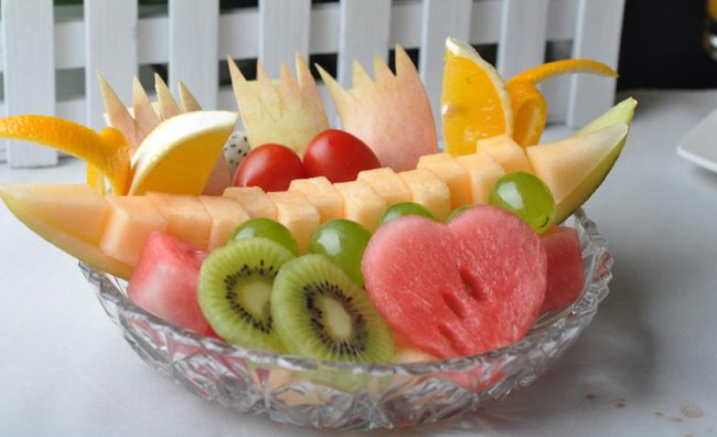 晚饭后，王阿姨来家里串门，可父母不在家，你该如何接待王阿姨呢？请