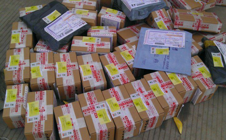 合肥一夫妇给留美女儿寄快递寄到英国，快递公司应该承担主要责任吗？