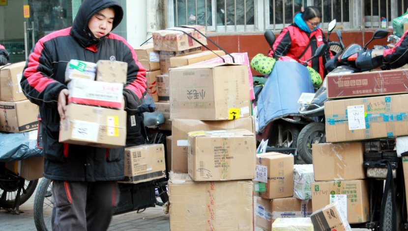 合肥一夫妇给留美女儿寄快递寄到英国,快递公司应该承担主要责任吗?