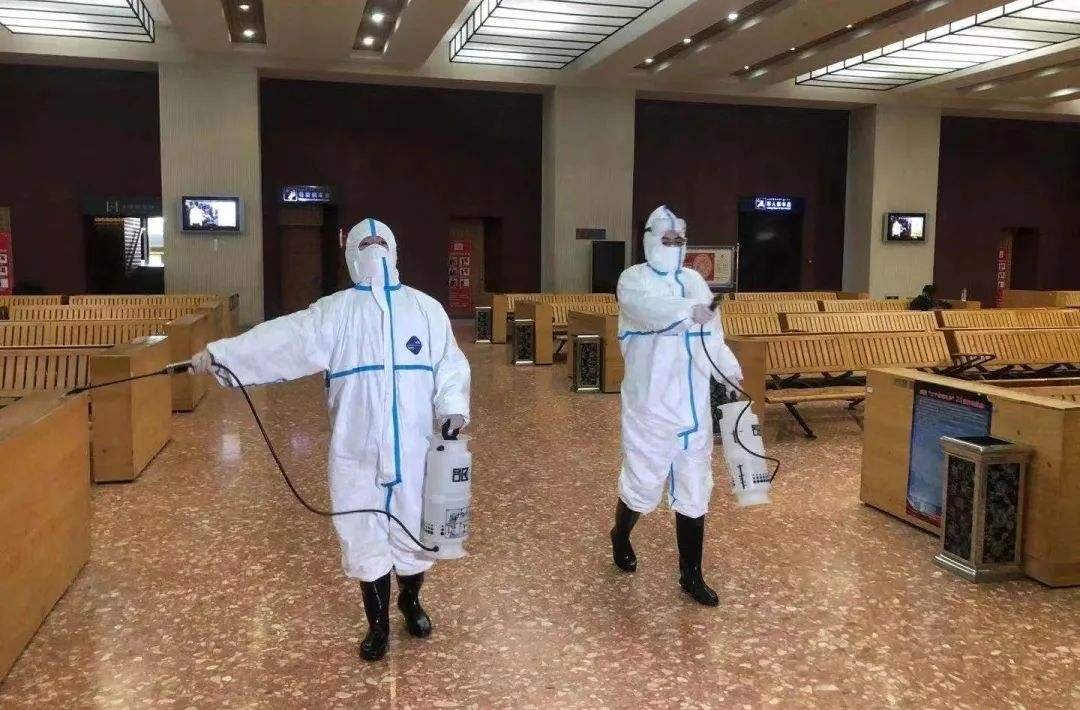 吉林涉疫高校30辆大巴车转运学生，此次疫情背后哪些问题值得反思？