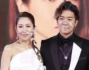 TVB颁奖礼艺人戴透明口罩，这样的口罩有防护效果吗？