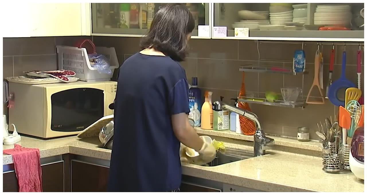 文在寅称韩国女性平等情况令人羞愧,她们遭受了哪些不平等待遇?