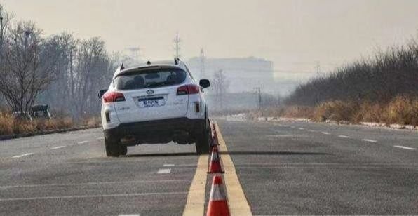 车子颠一下就深一点