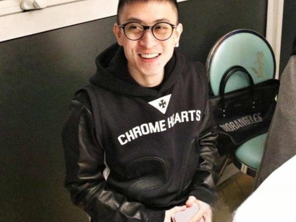 秦奋是什么来头，晒99亿余额是真的吗