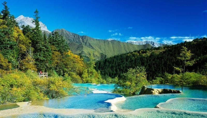 国庆假期，九寨沟天还没亮就开始排队了，现场的情况如何？