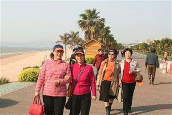 疫情传播链背后，为何老年人爱去西北线旅游？