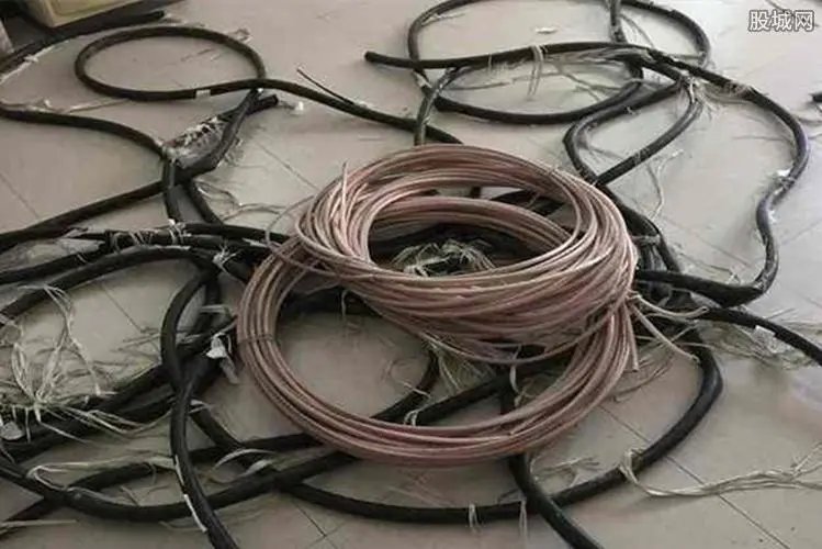 宁波仨小偷偷电缆竟碰到电信局局长，他们为何敢在光天化日之下偷盗？