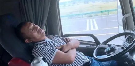 浙江温州一男子洗澡跌倒头卡马桶旁一整夜，男子的现状如何？