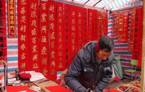 福旺财旺运气旺，家兴人兴事业兴。哪个是上联？怎么贴