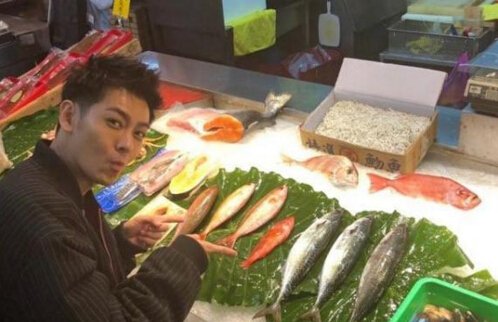 林志颖现身小摊学习采购吗？