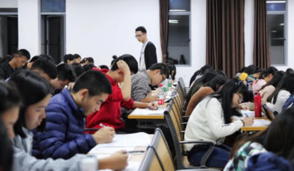 请问英语四级哪个估分器比较准确？