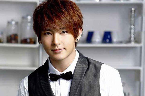 炎亚纶为什么封了 被怀疑gay是不是同性恋