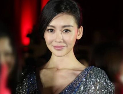 她曾是郎朗的前女友,上舞林大会秀身材被金星大骂,巩新亮如今怎么样了?