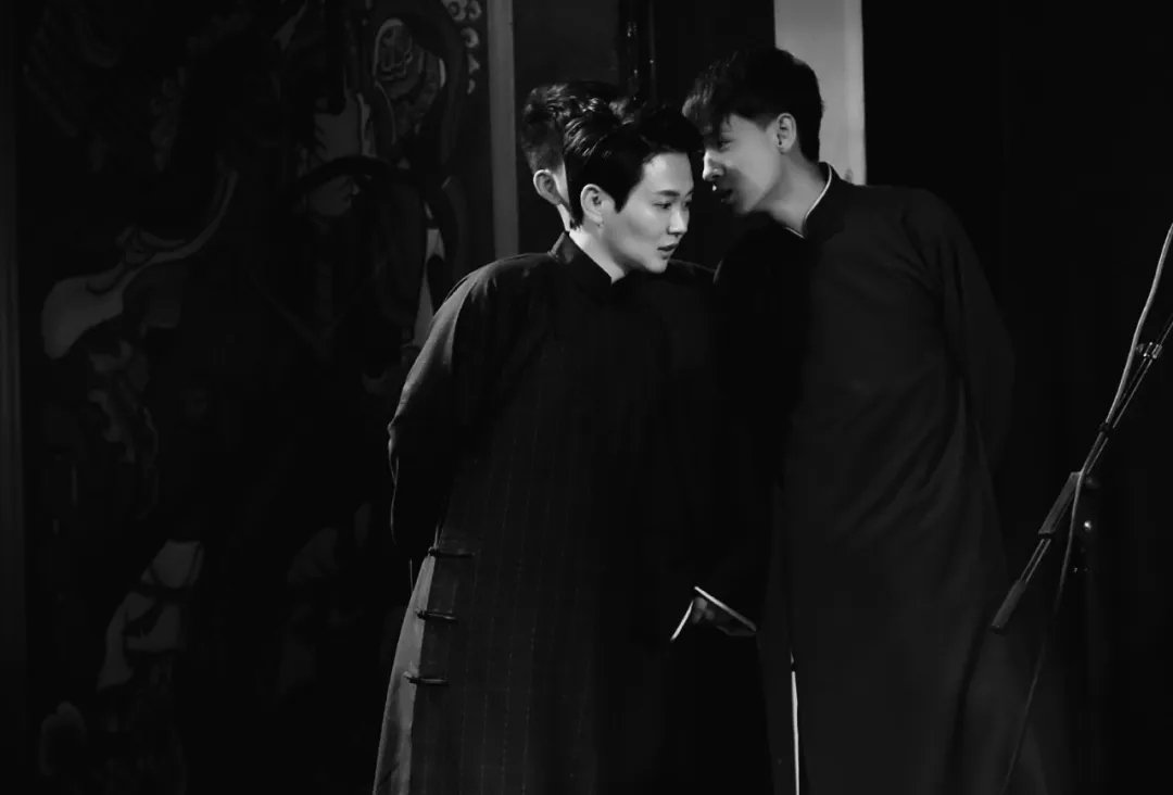 秦霄贤在综艺中弯腰被孟鹤堂踢,他们之间的关系怎么样