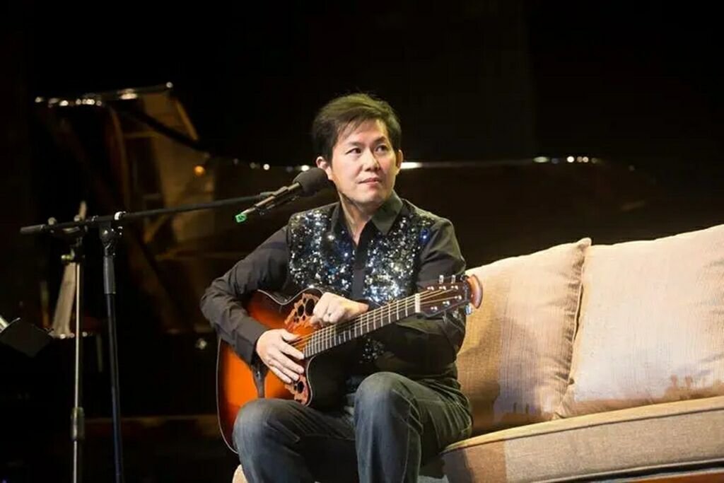 知名歌手熊天平罕露面，街头晨练被指胖到认不出，他现在怎么变这样了？