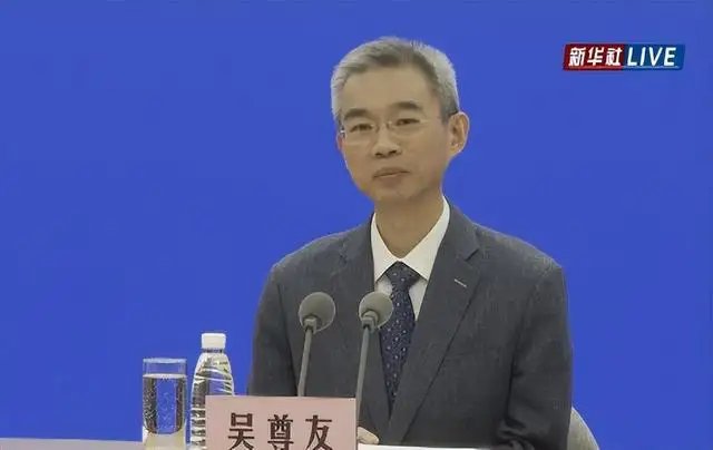 疫情三年，头发全白！吴尊友是如何回应这件事的？