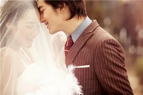 深圳婚纱摄影团购哪家好  团购婚纱摄影注意事项