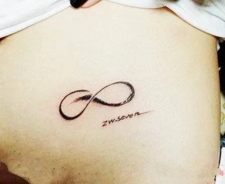 女生后背纹身图案