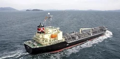 韩国海域油船起火有无人员伤亡？